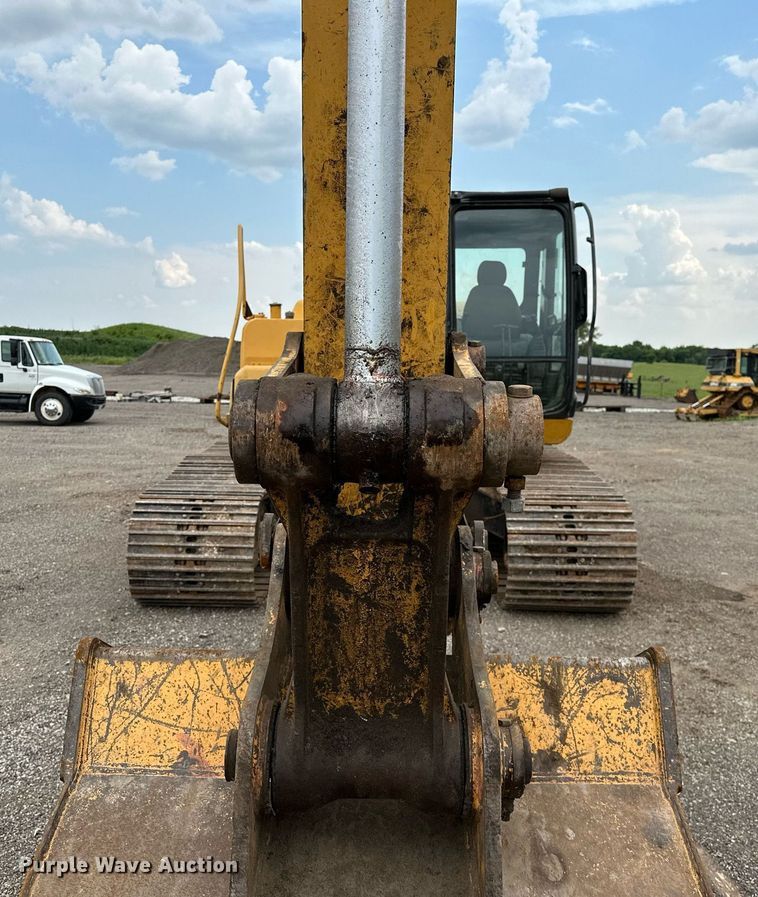 image for item OG9124 2006 John Deere 200C LC  excavator