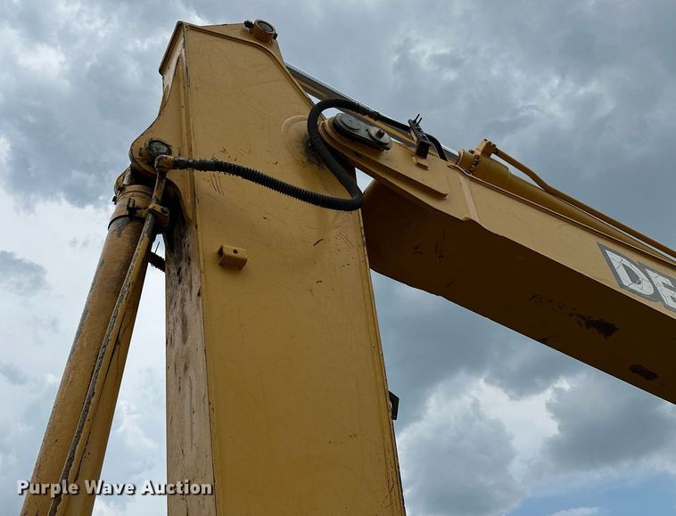 image for item OG9124 2006 John Deere 200C LC  excavator