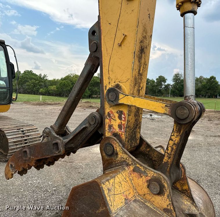 image for item OG9124 2006 John Deere 200C LC  excavator