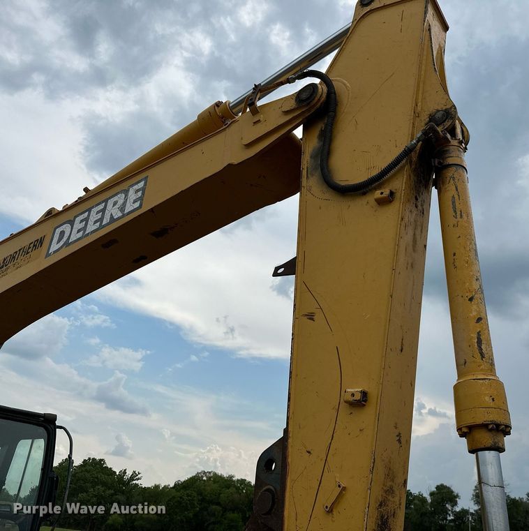 image for item OG9124 2006 John Deere 200C LC  excavator