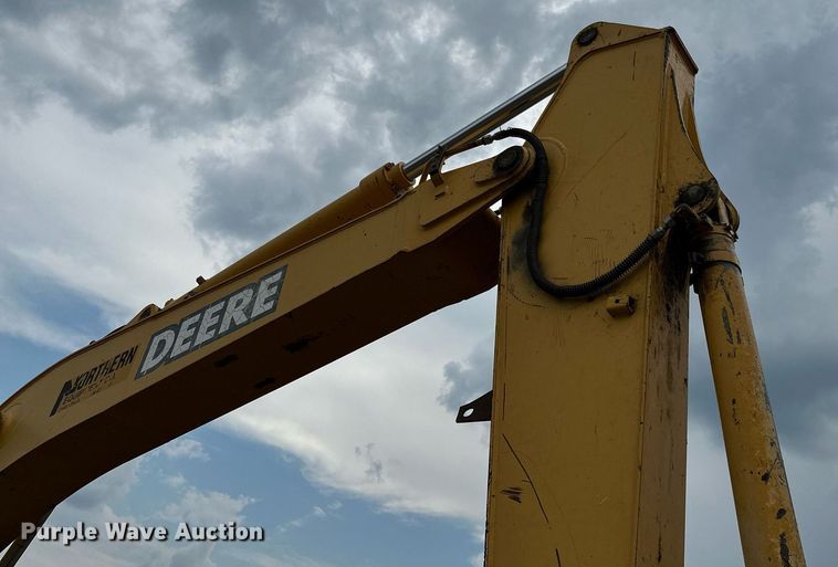 image for item OG9124 2006 John Deere 200C LC  excavator