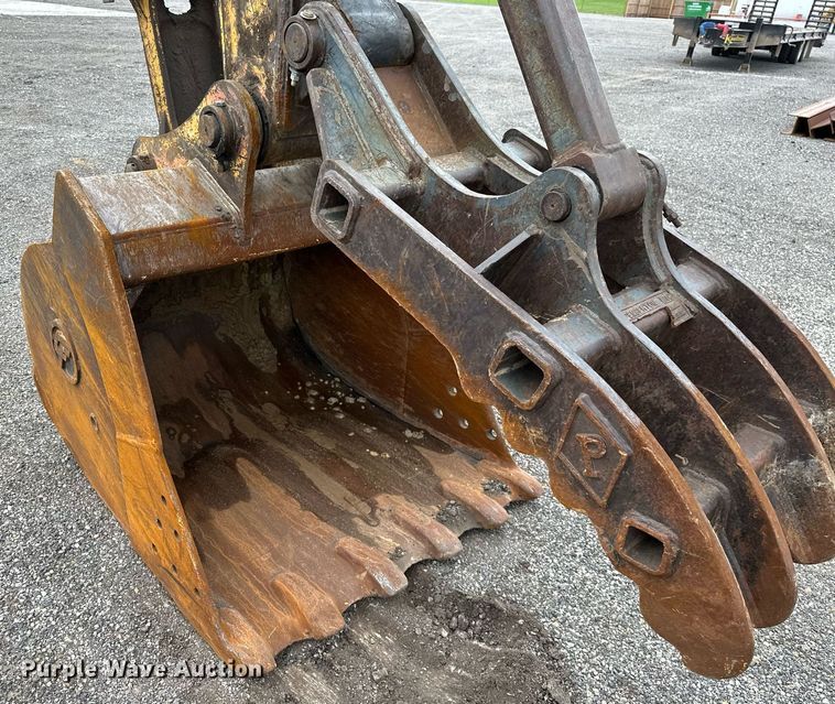 image for item OG9124 2006 John Deere 200C LC  excavator