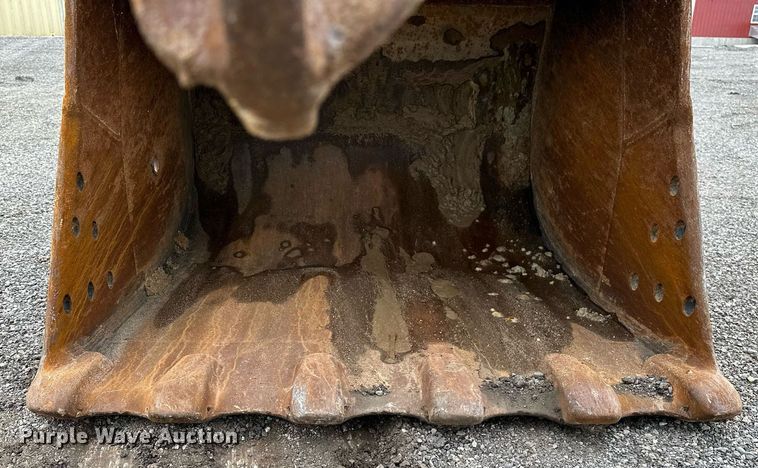 image for item OG9124 2006 John Deere 200C LC  excavator