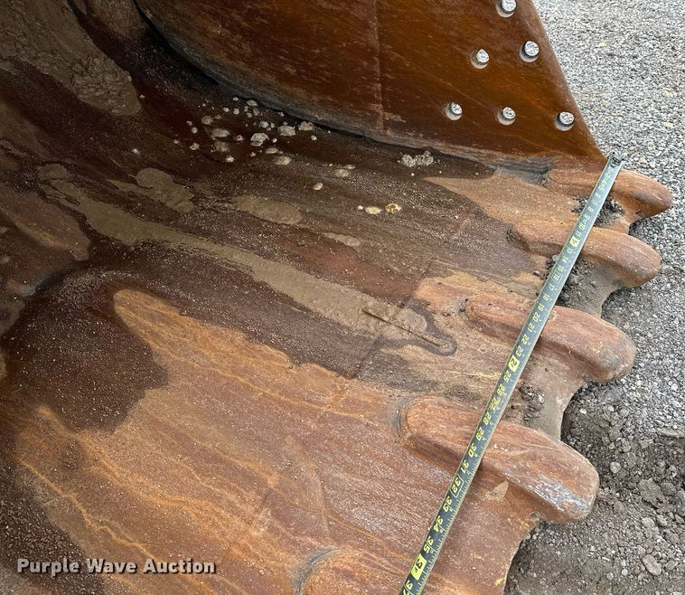 image for item OG9124 2006 John Deere 200C LC  excavator