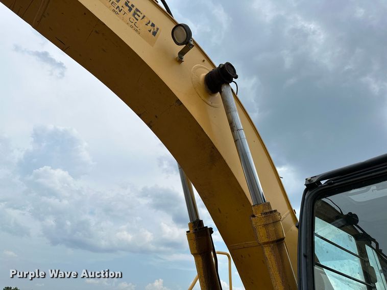 image for item OG9124 2006 John Deere 200C LC  excavator