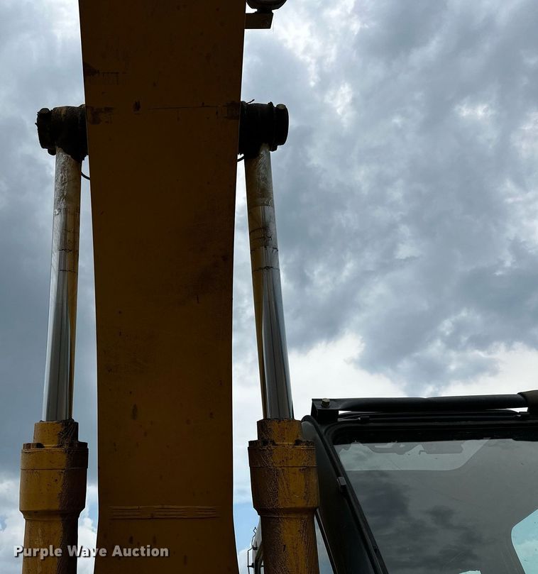 image for item OG9124 2006 John Deere 200C LC  excavator