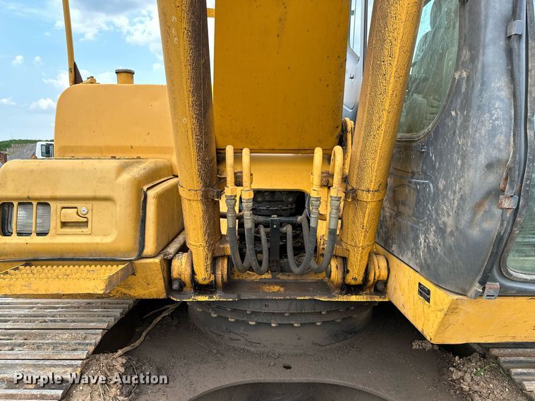 image for item OG9124 2006 John Deere 200C LC  excavator