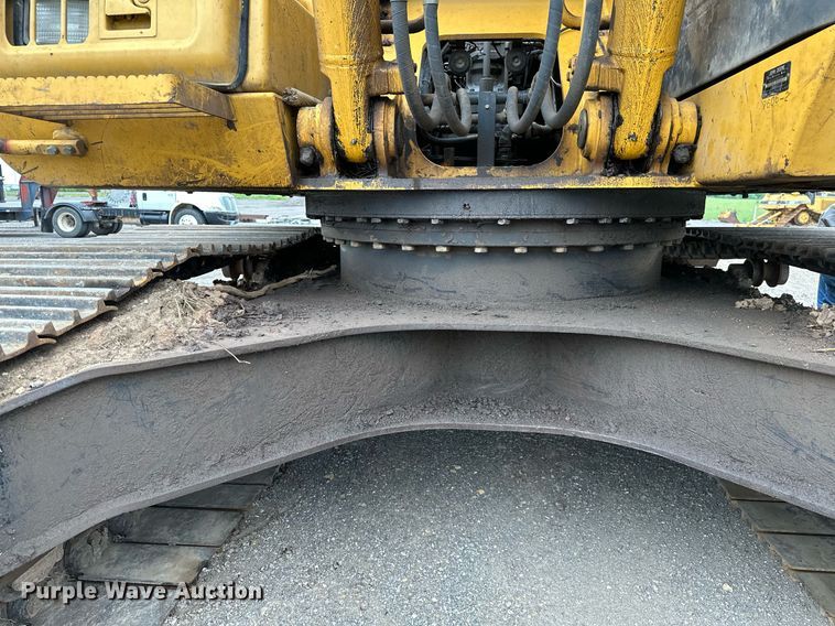 image for item OG9124 2006 John Deere 200C LC  excavator