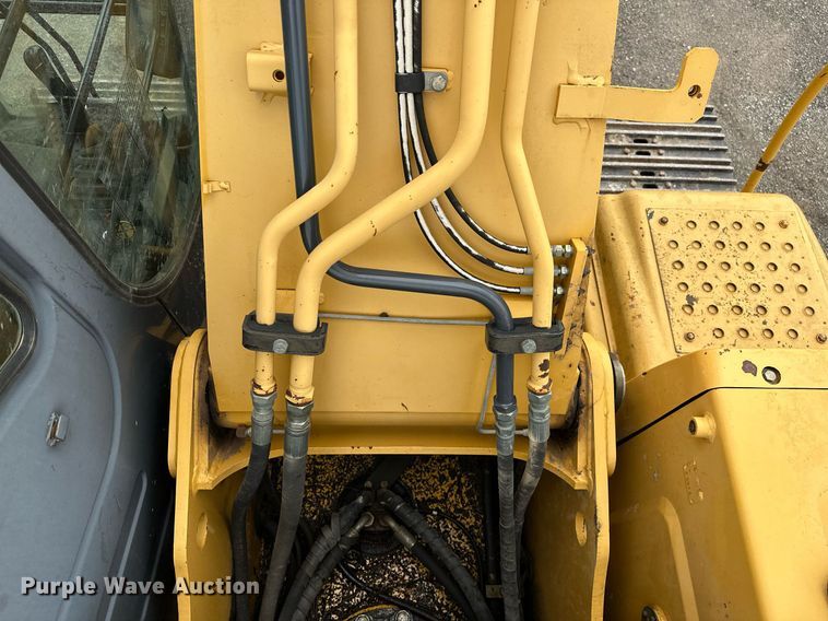 image for item OG9124 2006 John Deere 200C LC  excavator