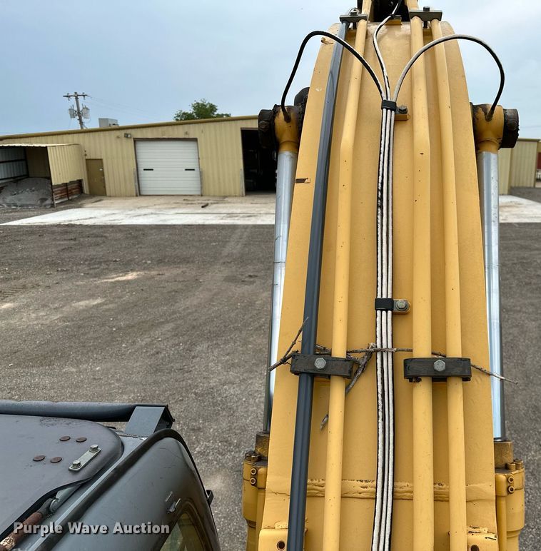 image for item OG9124 2006 John Deere 200C LC  excavator