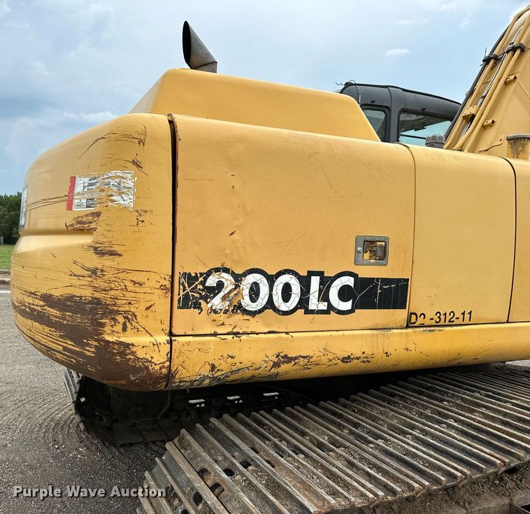 image for item OG9124 2006 John Deere 200C LC  excavator