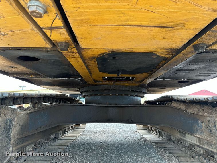 image for item OG9124 2006 John Deere 200C LC  excavator