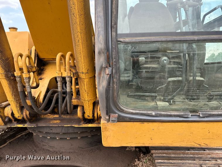 image for item OG9124 2006 John Deere 200C LC  excavator