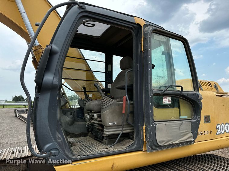 image for item OG9124 2006 John Deere 200C LC  excavator