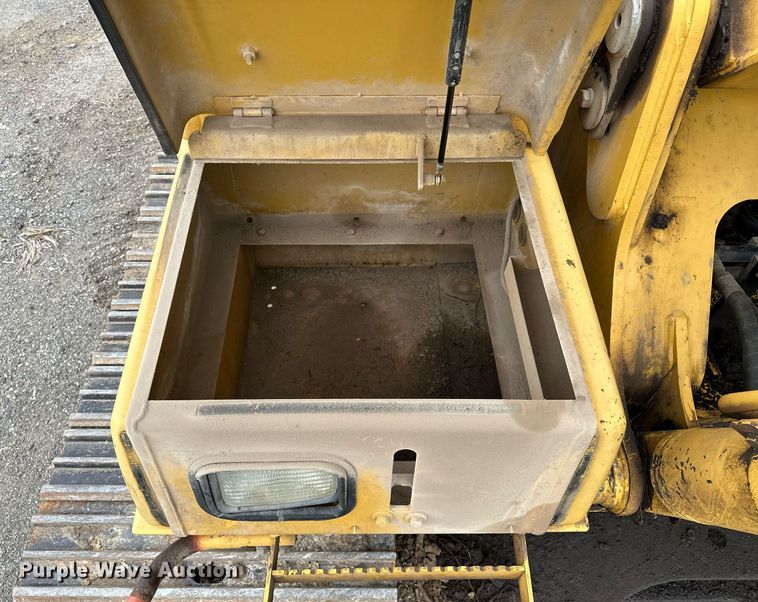 image for item OG9124 2006 John Deere 200C LC  excavator