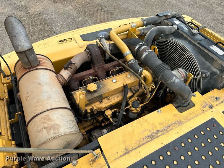 image for item OG9124 2006 John Deere 200C LC  excavator