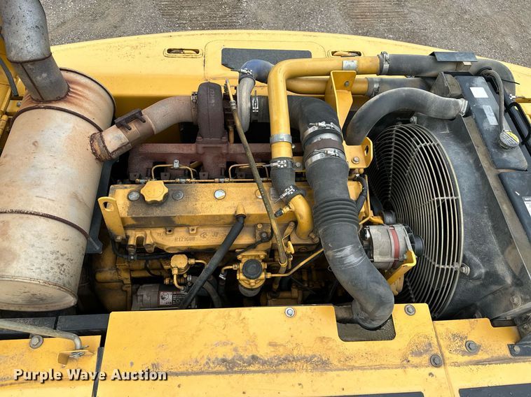 image for item OG9124 2006 John Deere 200C LC  excavator