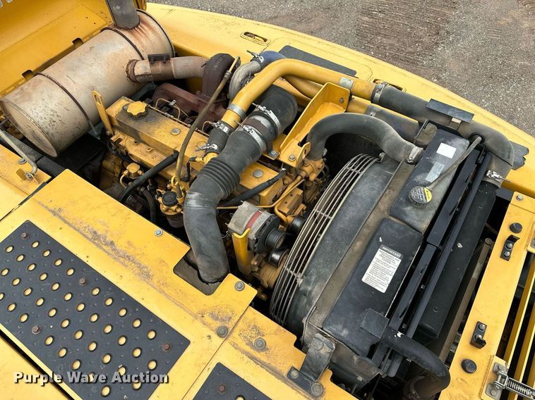 image for item OG9124 2006 John Deere 200C LC  excavator