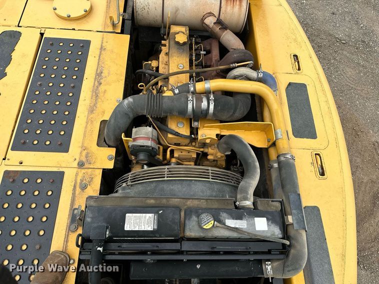 image for item OG9124 2006 John Deere 200C LC  excavator