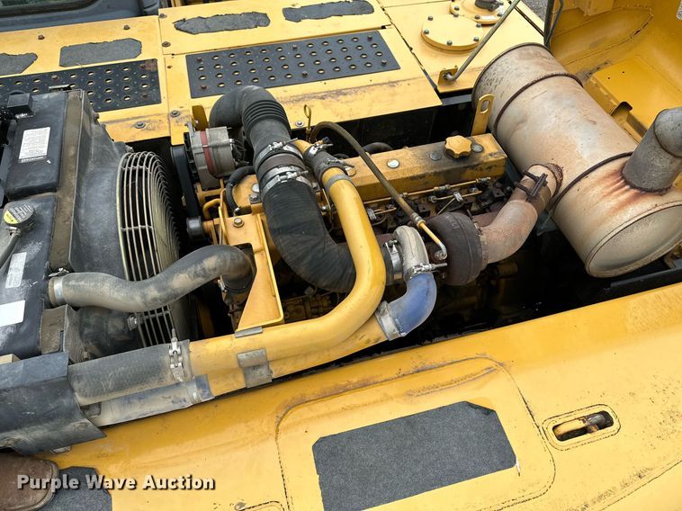 image for item OG9124 2006 John Deere 200C LC  excavator