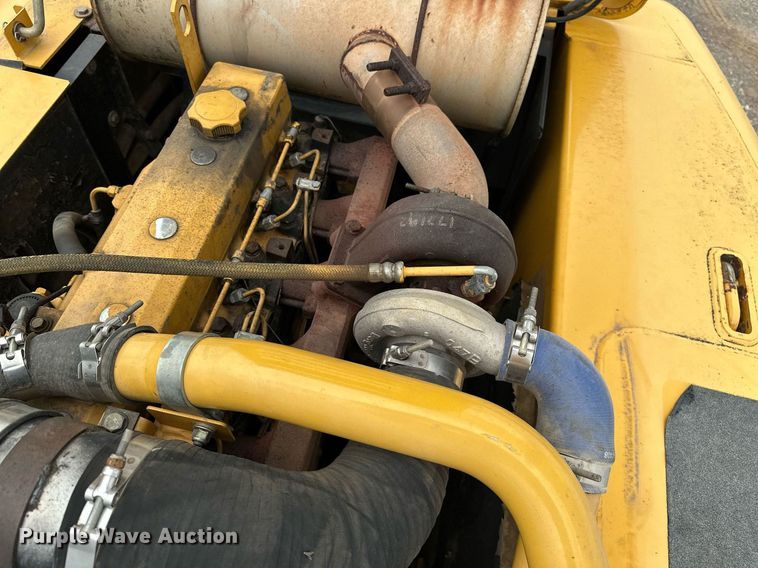 image for item OG9124 2006 John Deere 200C LC  excavator