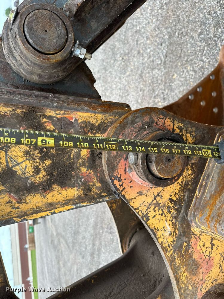 image for item OG9124 2006 John Deere 200C LC  excavator