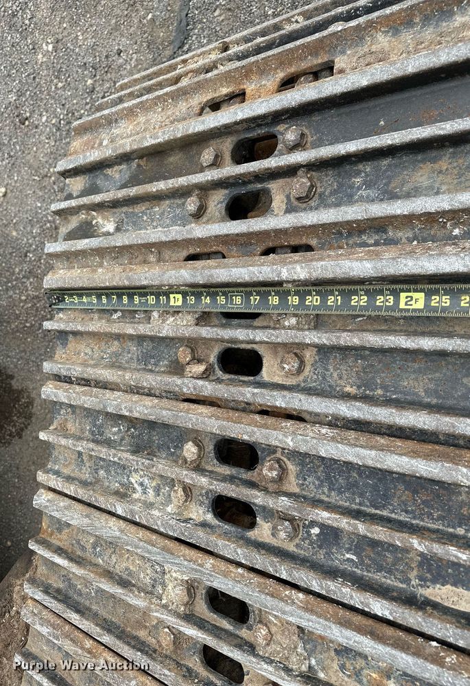 image for item OG9124 2006 John Deere 200C LC  excavator