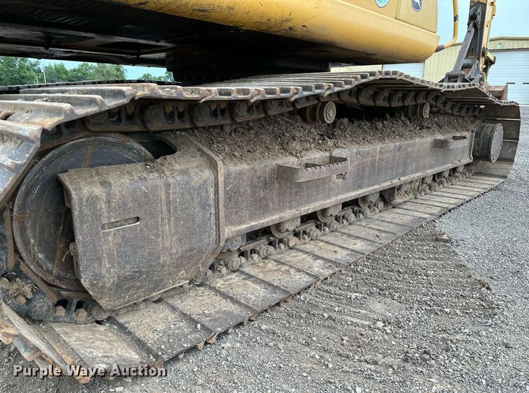 image for item OG9124 2006 John Deere 200C LC  excavator