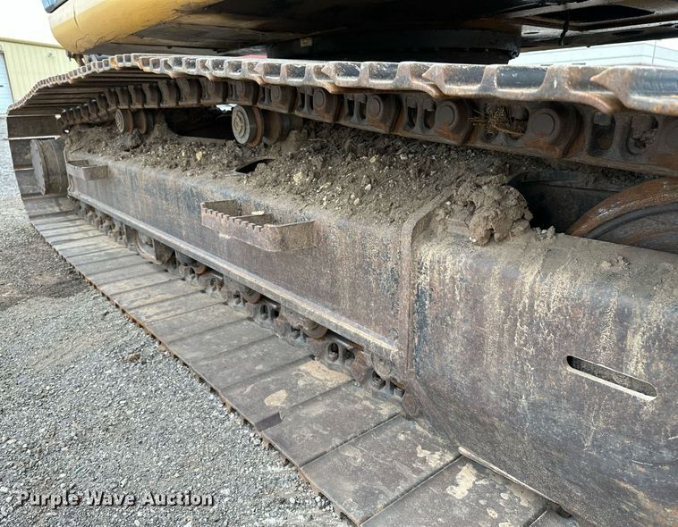 image for item OG9124 2006 John Deere 200C LC  excavator