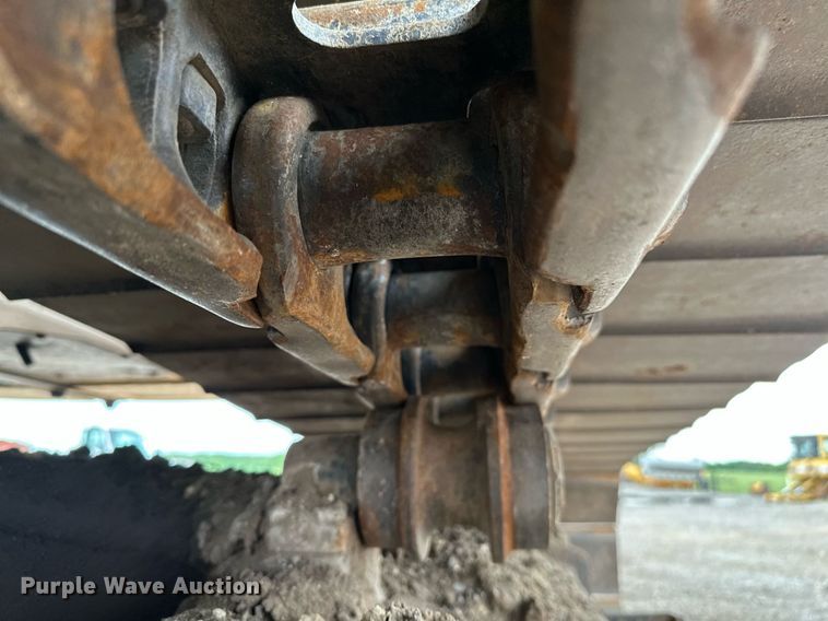 image for item OG9124 2006 John Deere 200C LC  excavator