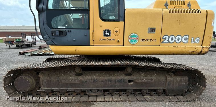 image for item OG9124 2006 John Deere 200C LC  excavator