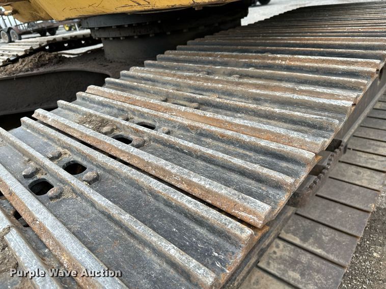 image for item OG9124 2006 John Deere 200C LC  excavator