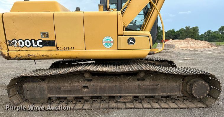 image for item OG9124 2006 John Deere 200C LC  excavator
