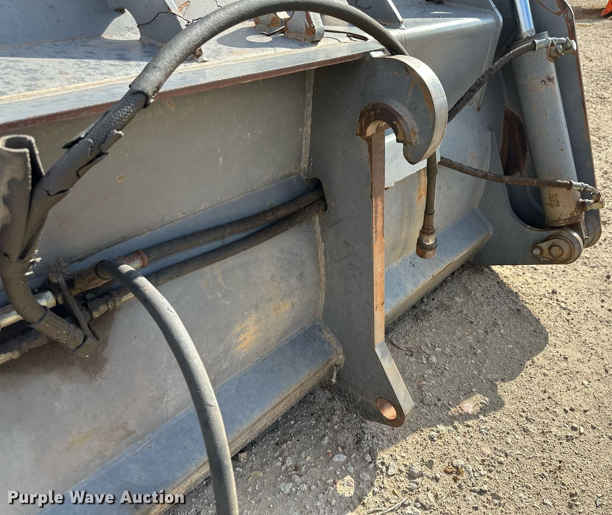 Dymax DMP3.75 fourinone bucket in Larned, KS Item JD9109 sold