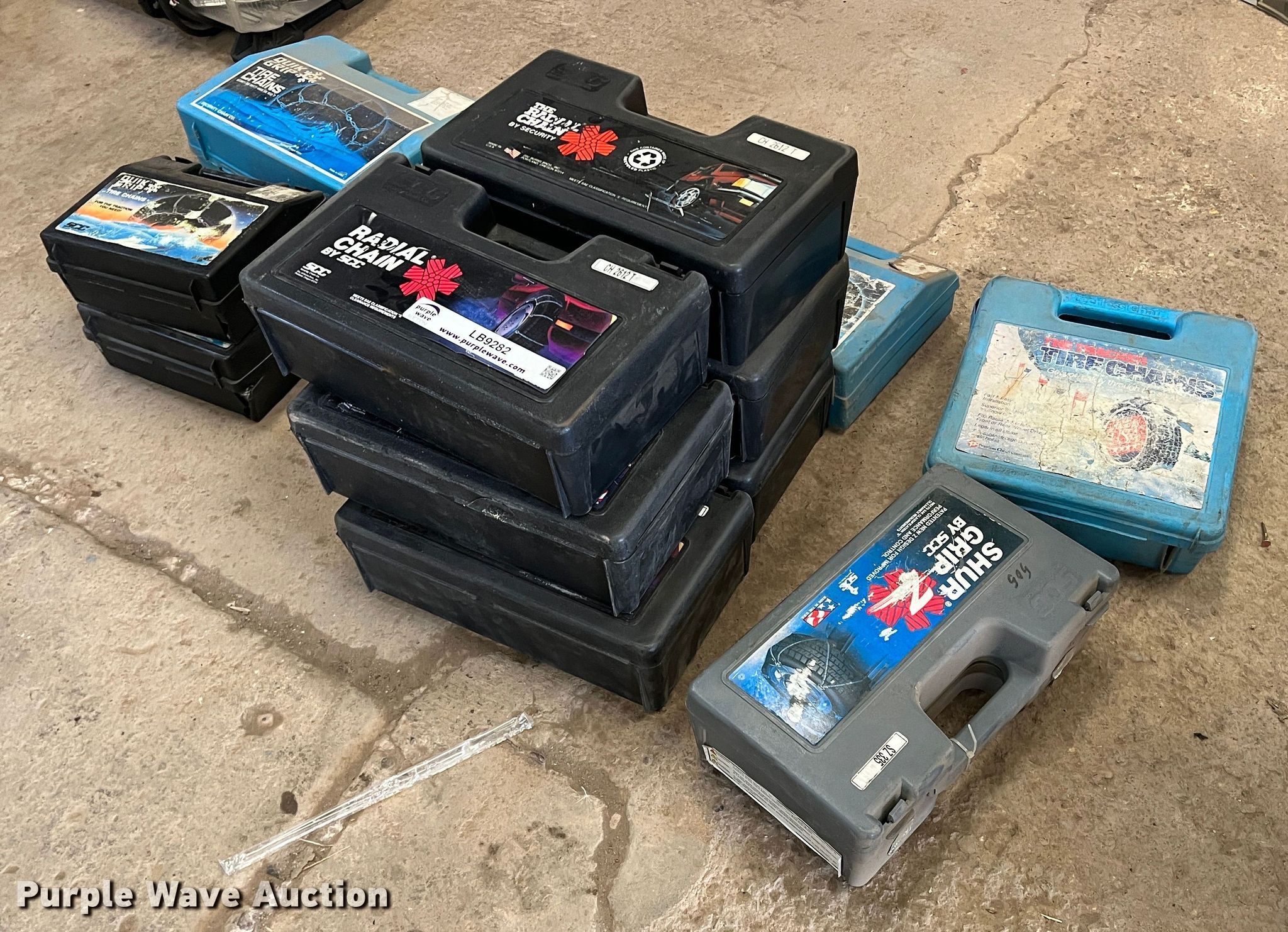 (13) tire chain sets in Pampa, TX Item LB9282 sold Purple Wave