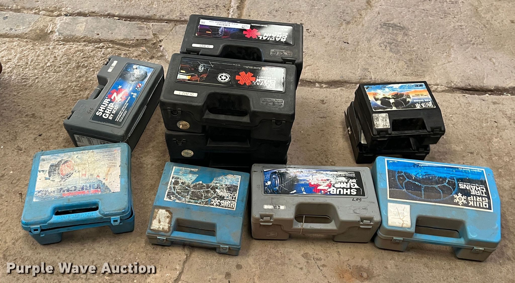 (13) tire chain sets in Pampa, TX Item LB9282 sold Purple Wave