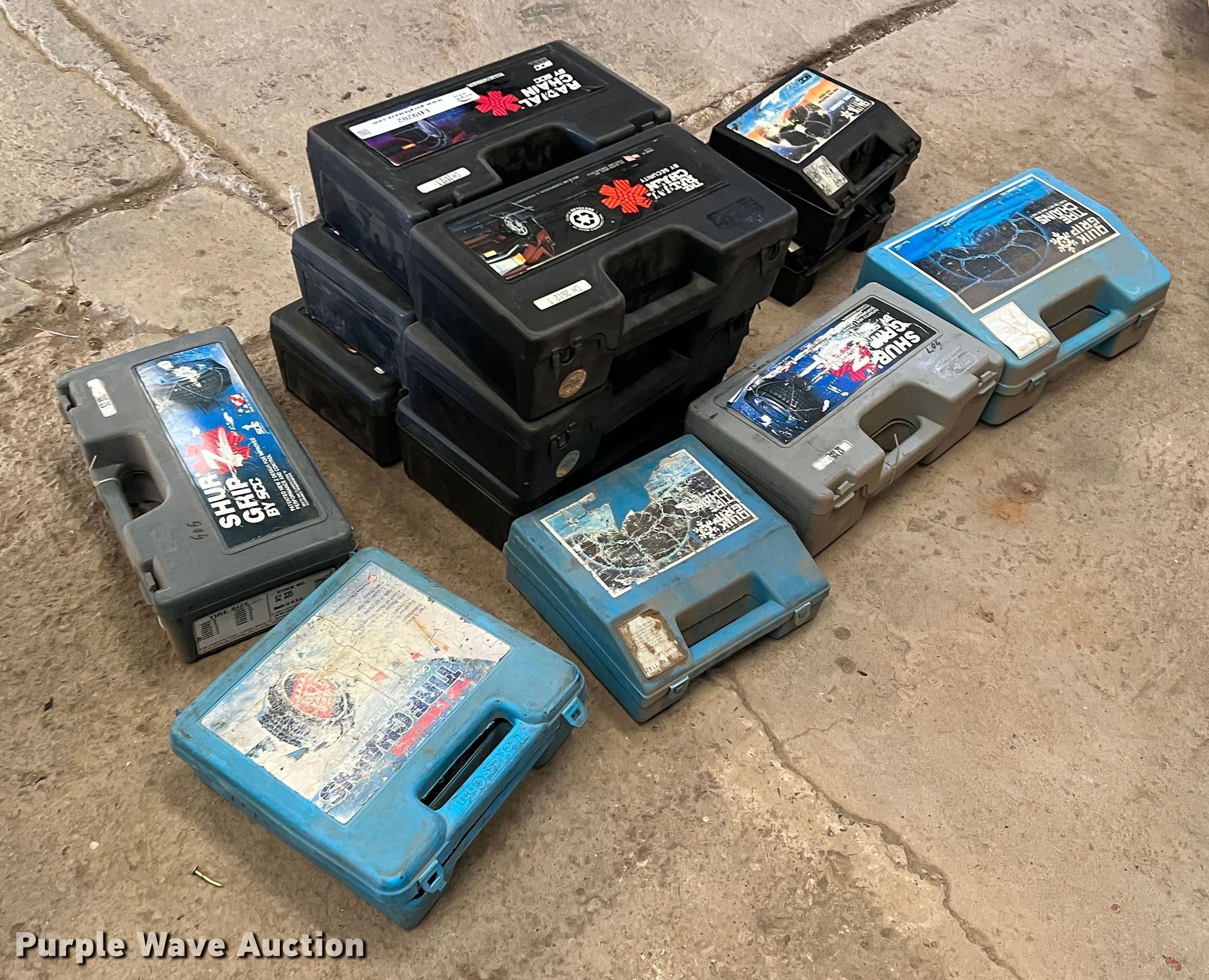 (13) tire chain sets in Pampa, TX Item LB9282 sold Purple Wave