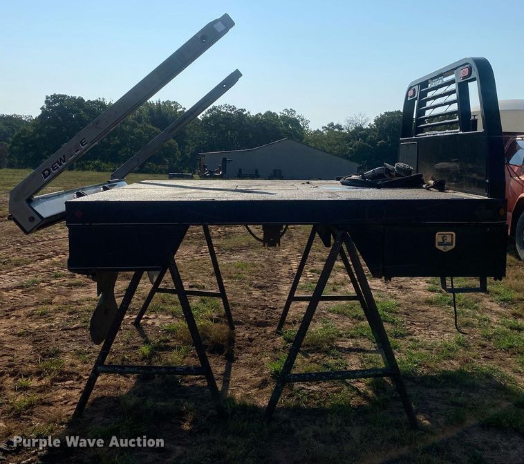 image for item DI7794 DewEze  hydraulic bale bed