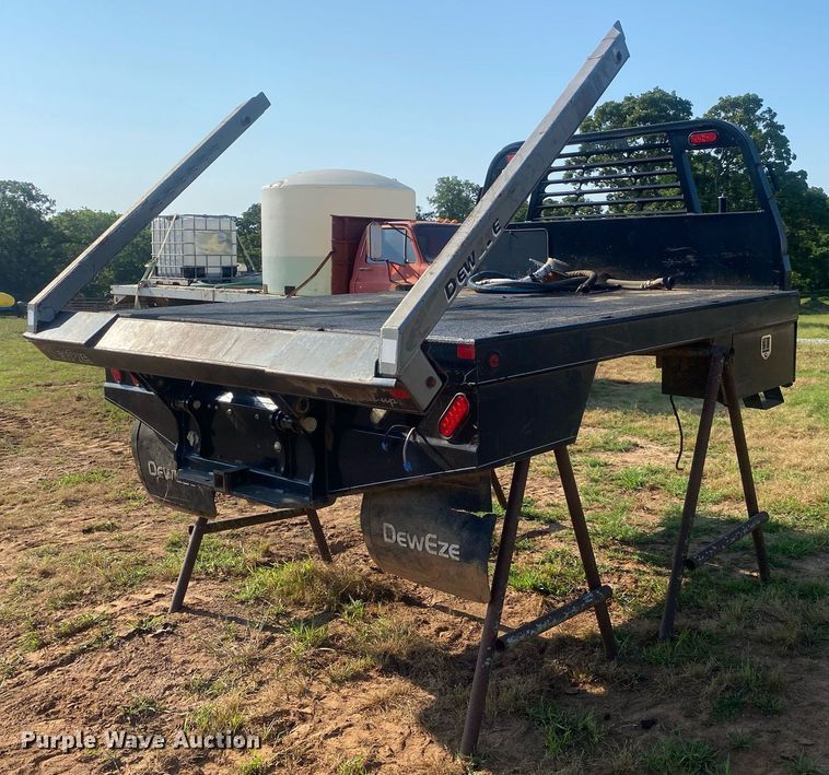 image for item DI7794 DewEze  hydraulic bale bed