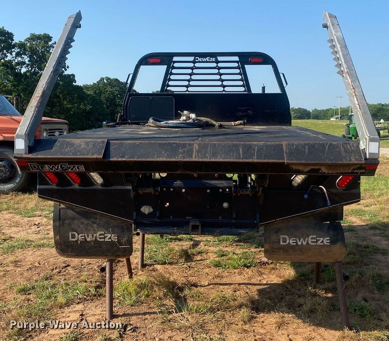 image for item DI7794 DewEze  hydraulic bale bed