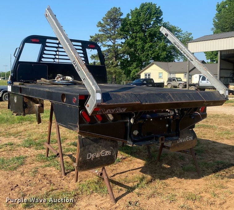 image for item DI7794 DewEze  hydraulic bale bed