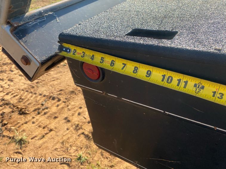 image for item DI7794 DewEze  hydraulic bale bed