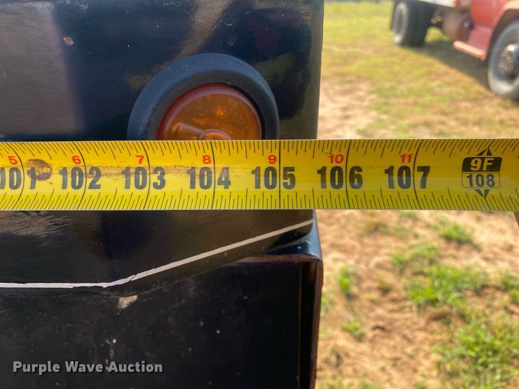 image for item DI7794 DewEze  hydraulic bale bed