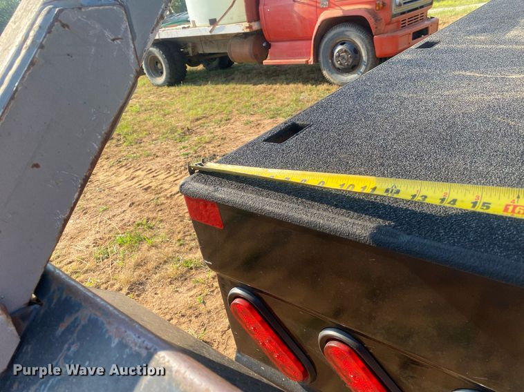 image for item DI7794 DewEze  hydraulic bale bed