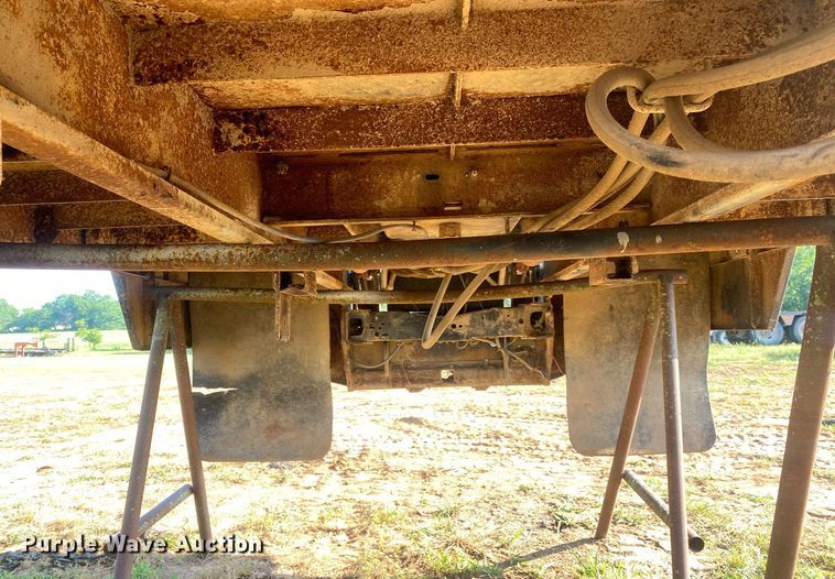 image for item DI7794 DewEze  hydraulic bale bed