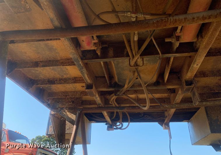 image for item DI7794 DewEze  hydraulic bale bed