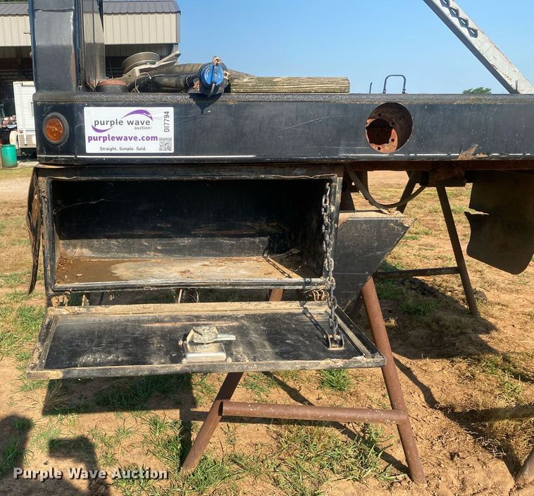 image for item DI7794 DewEze  hydraulic bale bed