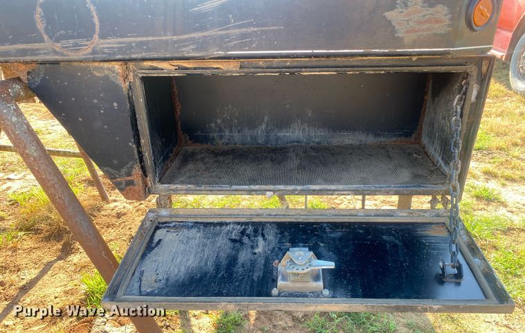 image for item DI7794 DewEze  hydraulic bale bed