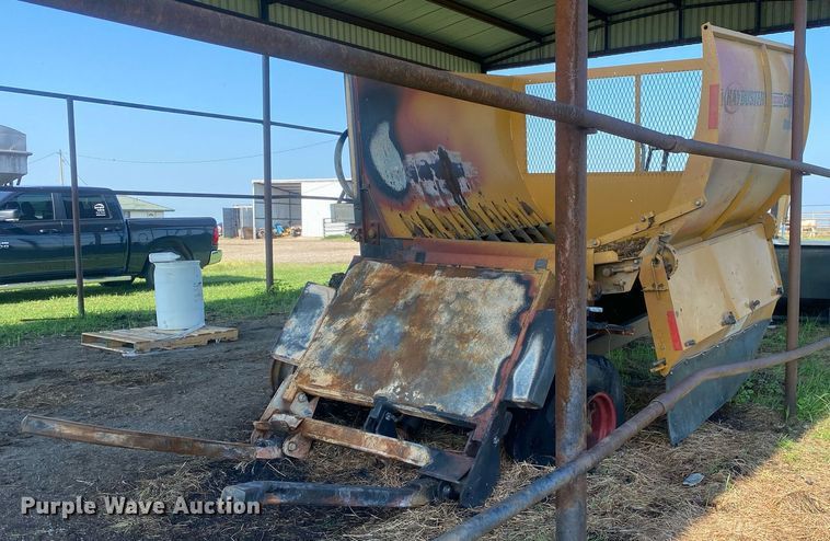 image for item DI7819 Duratech Haybuster 2665  bale processor