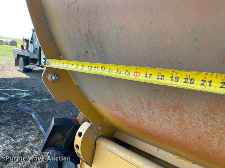 image for item DI7819 Duratech Haybuster 2665  bale processor